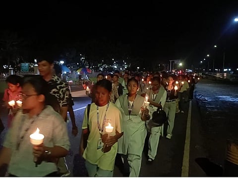 डीम्ड यूनिवर्सिटी संबद्धता के खिलाफ विशाल कैंडल रैली आयोजित