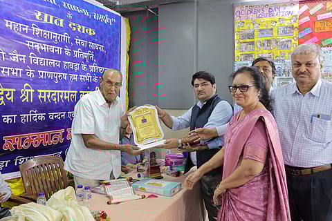 शिक्षा,सेवा,साधना,सहयोग एवं समर्पण' के प्रतिमूर्ति का हुआ सम्मान