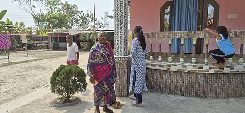 स्वप्ना की मां और पिता

