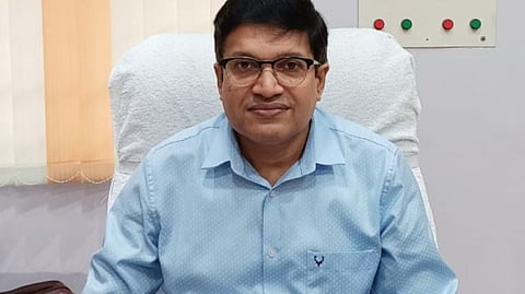 चिरंजीव भट्टाचार्य पद से हटे, 2 मार्च को पार्थ करमाकर लेंगे चार्ज