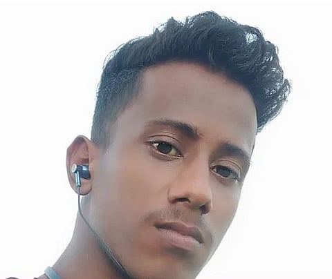 Youth murdered by slitting throat in Barasat