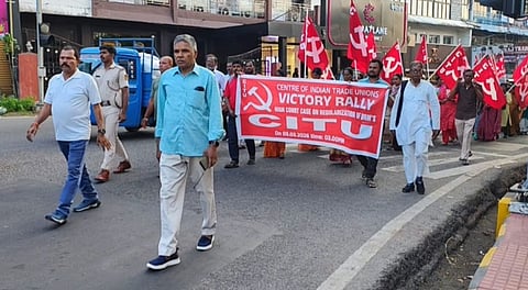 नियमितीकरण पर उच्च न्यायालय के आदेश के स्वागत में सीटू ने निकाली विजय रैलियां