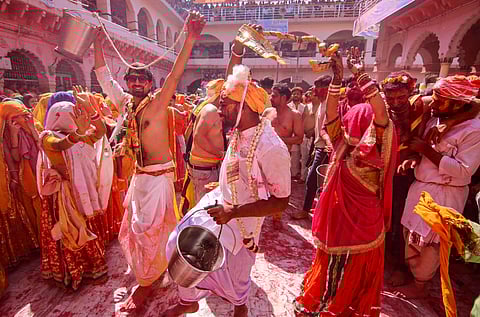 मथुरा में पारंपरिक ‘हुरंगा’ का आयोजन