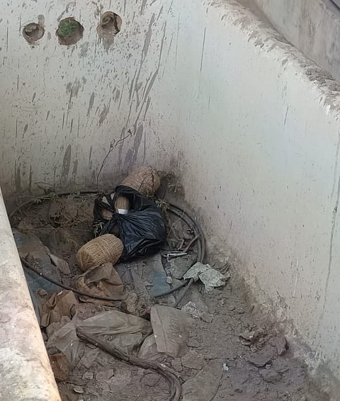 Bomb recovered from in front of Trinamool office in Naihati, conspiracy suspected!