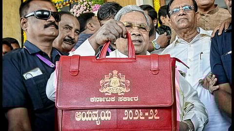 कर्नाटक में 16 साल से कम उम्र के बच्चों के लिए सोशल मीडिया प्रतिबंध :CM