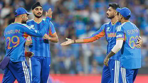 सेमीफाइनल मैच में अक्षर पटेल ने दो शानदार कैच पकड़े।