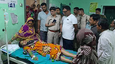 विधायक गणेश चंद्र मंडल घायल छात्रा का हालचाल जानने अस्पताल पहुंचे