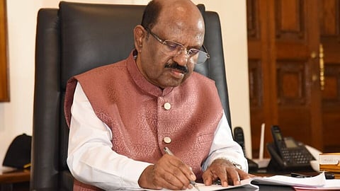 बोस के इस्तीफे से राजनीतिक गलियारों में हलचल तेज