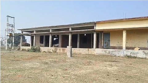 बंद पड़ा रुहिया-रामपुर उर्दू मीडियम जूनियर हाई स्कूल