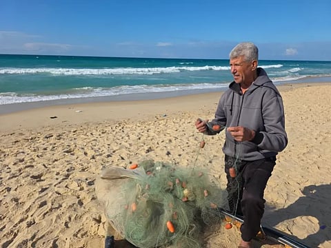 गाजा के मछुआरे: जंग और पाबंदियों के बीच समुद्र ही सहारा