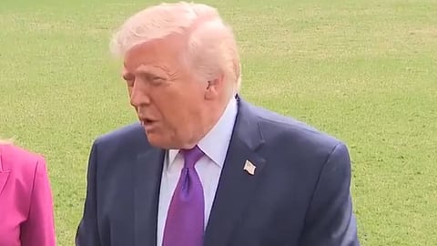 मीडिया से बात डोनाल्ड ट्रंप।