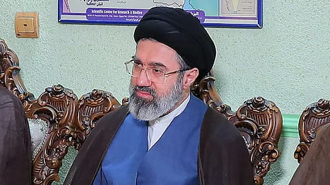  ईरान के नये सर्वोच्च नेता अयातुल्लाह मोजतबा खामेनेई ( फाइल फोटो )