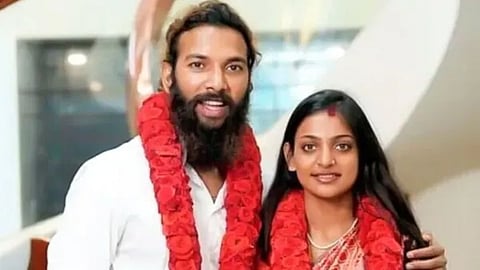 फरमान खान के साथ मोनालिसा।