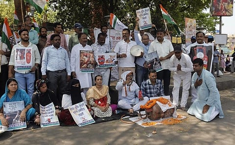 गैस सिलेंडर की बढ़ती कीमत के विरोध में प्रदर्शन