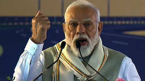 असम के सिलचर में परियोजनाओं के उद्घाटन कार्यक्रम में पीएम नरेंद्र मोदी।