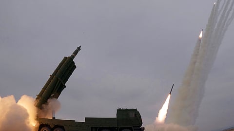 उत्तर कोरिया ने आज एकसाथ कई रॉकेट दागे।