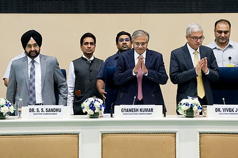 चुनावों की घोषणा के दौरान मुख्य चुनाव आयुक्त ज्ञानेश कुमार, चुनाव आयुक्त एसएस संधू और डॉ विवेक जोशी।