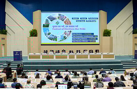 मुख्य चुनाव आयुक्त की प्रेस कॉन्फ्रेंस।