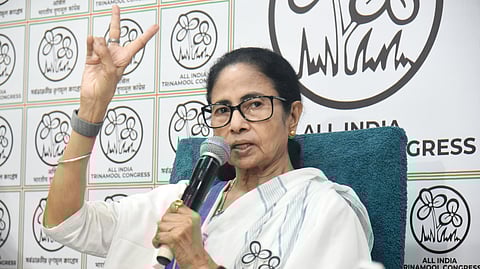 दिल्ली का लड्डू नहीं, बंगाल की जनता जीतेगी : ममता बनर्जी