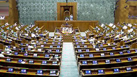 बुधवार को लोकसभा में कार्यवाही में उपस्थित सांसद।