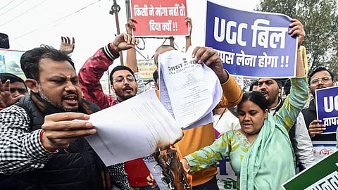 पटना में छात्रों का प्रदर्शन उग्र, लाठीचार्ज और भर्ती में देरी पर बवाल