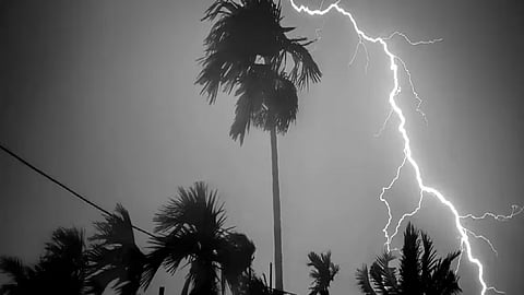 कोलकाता में कालबैसाखी का असर : वीकेंड पर तूफान-बारिश का अलर्ट