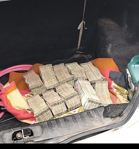 जब्त 25 लाख रुपये