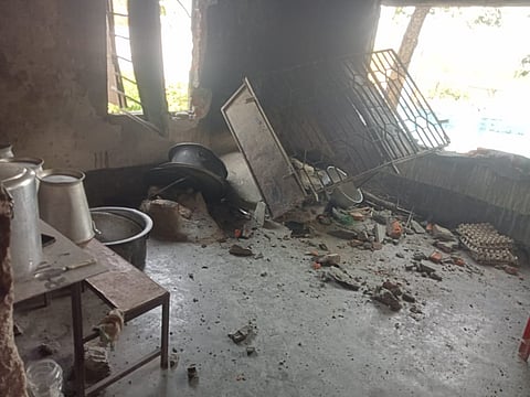 हाथी के हमले से क्षतिग्रस्त हुआ स्कूल

