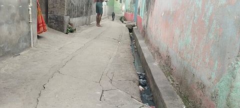 स्थानीय लोगों ने पार्षद के खिलाफ खोला मोर्चा