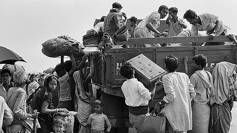 1971 में बांग्लादेश में पड़े पैमाने पर हिंदुओं को निशाना बनाया गया जिससे वे पलायन करने को विवश हुए।