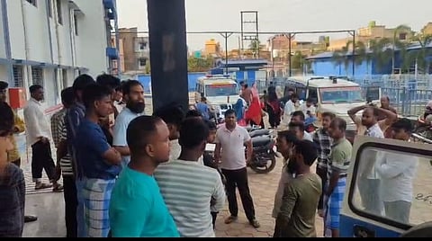 असप्ताल में पहुंचे बच्चों के परिजन