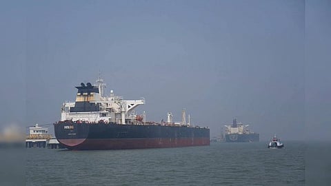 LPG टैंकर पाइन गैस और जग वसंत युद्ध क्षेत्र से सुरक्षित निकल गए हैं।