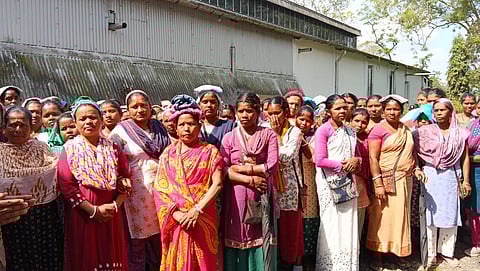 प्रदर्शन में शामिल श्रमिक
