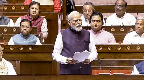 राज्यसभा में बोलते प्रधानमंत्री नरेंद्र मोदी।