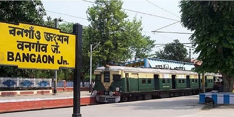 Violence in Bongaon Local: Drunk Passenger Attacks Co-passenger, Mob Retaliates.