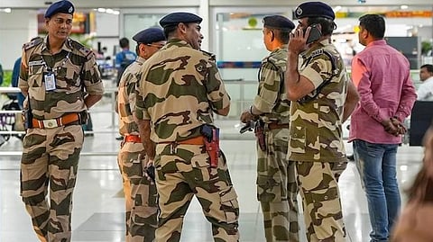 एयपोर्ट्स पर सुरक्षा का जिम्मा CISF के जिम्मे होता है ( फाइल फोटो )।