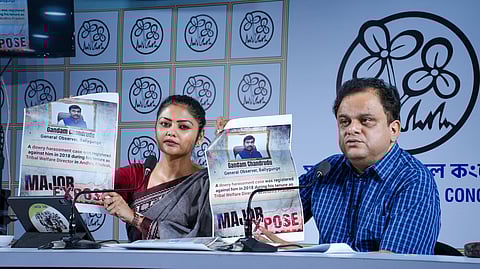 मीडिया को संबोधित करते मंत्री ब्रात्य बसु और सांसद सायनी घोष 