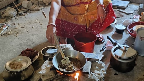 Belgharia Gas Crisis: 35 Days Wait for Cylinder, Families Forced to Cook on Stoves