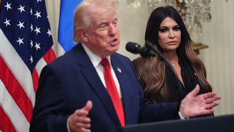 डॉलर पर राष्ट्रपति डोनाल्ड ट्रंप के हस्ताक्षर को लेकर ट्रंप प्रशासन उत्साहित है।