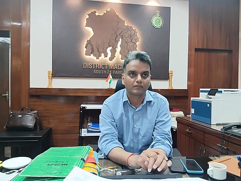 दक्षिण 24 परगना के  डीईओ अभिषेक तिवारी 