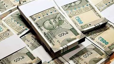 लगातार गिरावट के बाद आखिर रुपये ने बदली चाल ( फाइल फोटो )। 