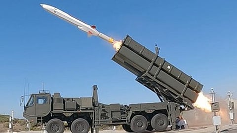 उत्तर कोरिया और चीन से खतरे के मद्देनजर जापान अब सुरक्षा पर खास ध्यान दे रहा है ( फाइल फोटो )।