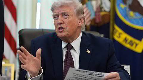 पत्रकारों से बात करते अमेरिकी राष्ट्रपति डोनाल्ड ट्रंप।