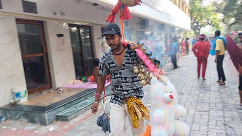 चैत्र पूर्णिमा पर तारकेश्वर में उमड़ी श्रद्धालुओं की भीड़