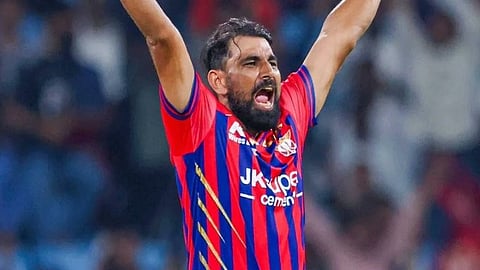 अपनी पहली ही गेंद पर मोहम्मद शमी ने केएल राहुल को आउट कर दिया। 