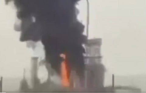 ईरान मिसाइल ने कुवैत में आग बरसाई है।