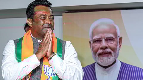 कोलकाता में प्रेस कॉन्फ्रेंस में पूर्व टेनिस खिलाड़ी लिएंडर पेस।