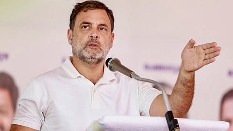 केरल के अलप्पुझा में चुनावी रैली को संबोधित करते कांग्रेस नेता राहुल गांधी।