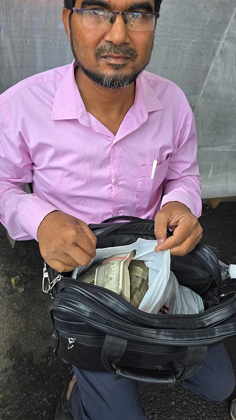 बड़तल्ला में जब्त रुपये