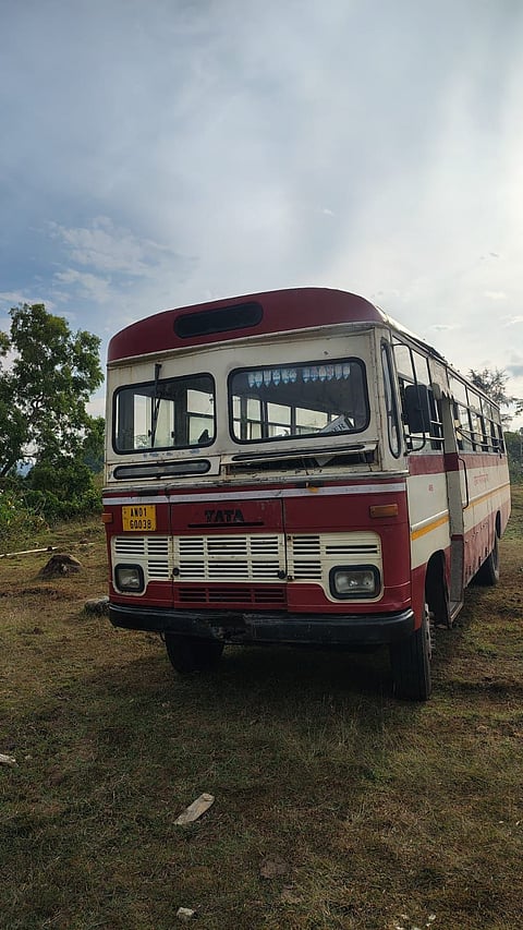 कैम्पबेल बे में यात्री बस दुर्घटना, 3 स्कूली बच्चे घायल